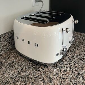 Smeg White 4-Slice Toaster